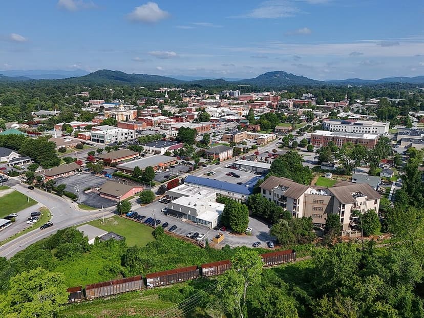 Hendersonville, North Carolina — served by Steady Flame Fireplaces
